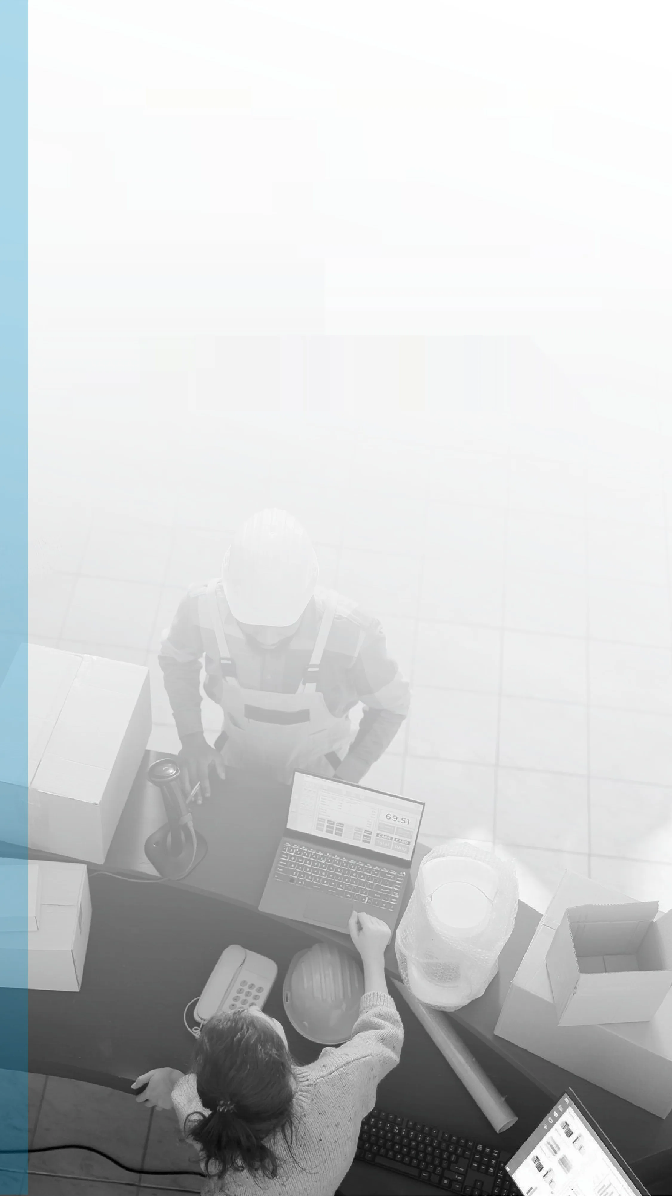 Equipo coordinando una operación logística